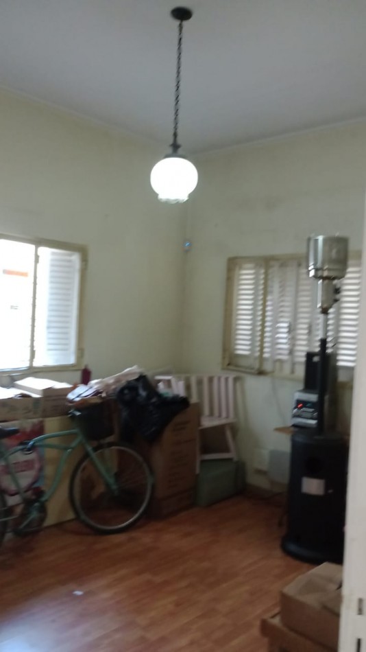 CASA EN VENTA EN ADROGUE, SOBRE AV. ESPORA