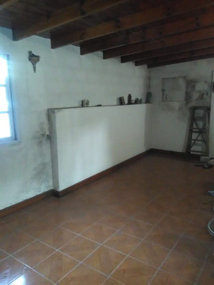 CASA EN VENTA EN ADROGUE, SOBRE AV. ESPORA