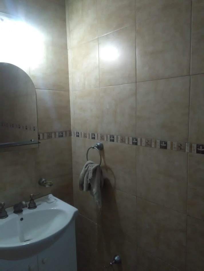 CASA EN VENTA EN ADROGUE, SOBRE AV. ESPORA