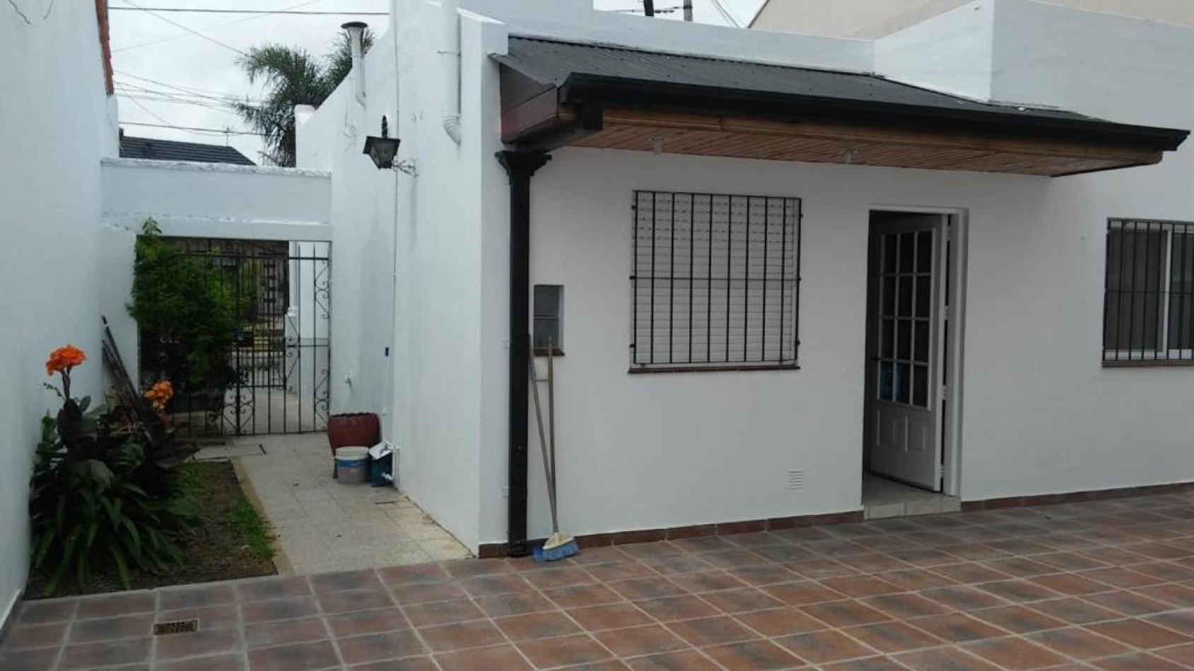 CASA EN VENTA , 2 DORMITORIOS, BERNAL 