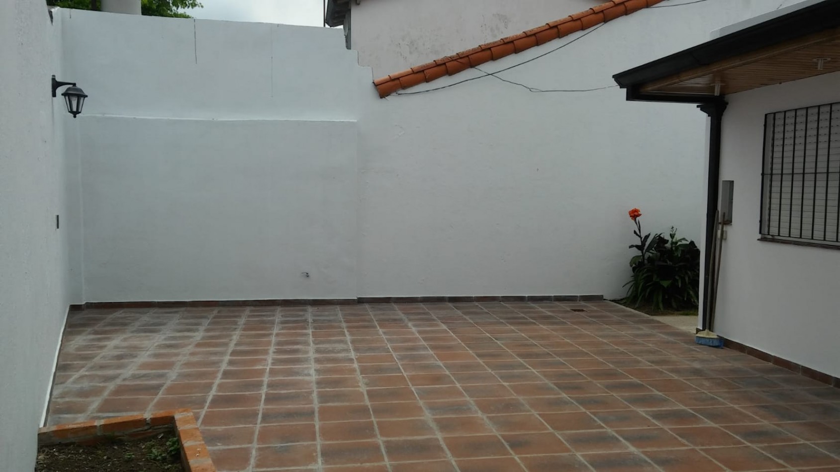 CASA EN VENTA , 2 DORMITORIOS, BERNAL 