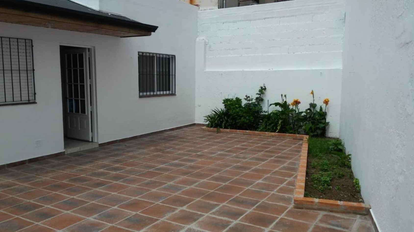 CASA EN VENTA , 2 DORMITORIOS, BERNAL 