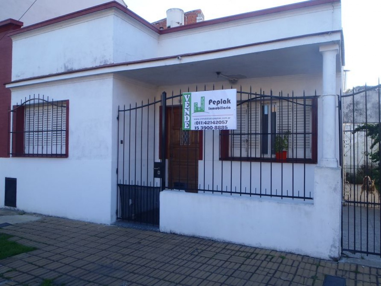 CASA EN VENTA , 2 DORMITORIOS, BERNAL 