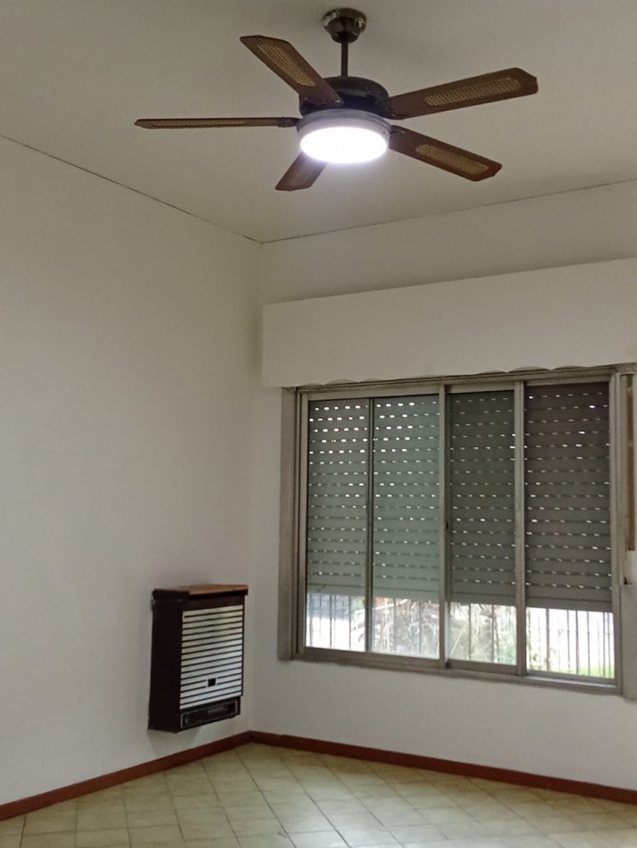 CASA EN BURZACO, ALQUILER, PROFESIONAL Y/O VIVIENDA.