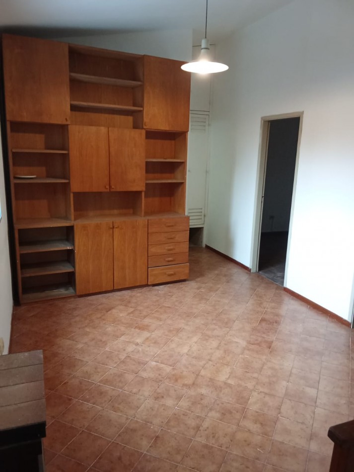 CASA EN BURZACO, ALQUILER, PROFESIONAL Y/O VIVIENDA.
