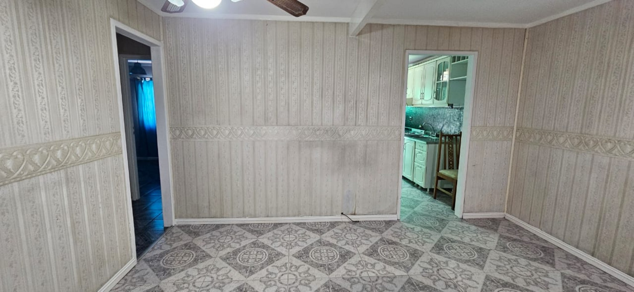 CHALET EN LANUS ESTE, 3 DORMITORIOS Y UN MONOAMBIENTE. APTO PARA 2 FAMILIAS