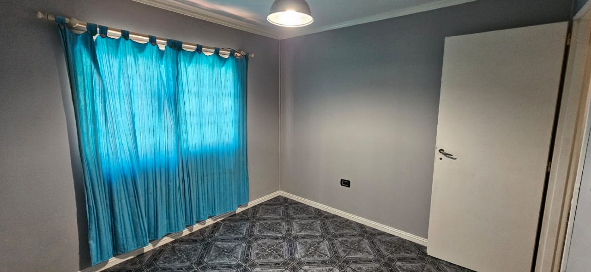 CHALET EN LANUS ESTE, 3 DORMITORIOS Y UN MONOAMBIENTE. APTO PARA 2 FAMILIAS