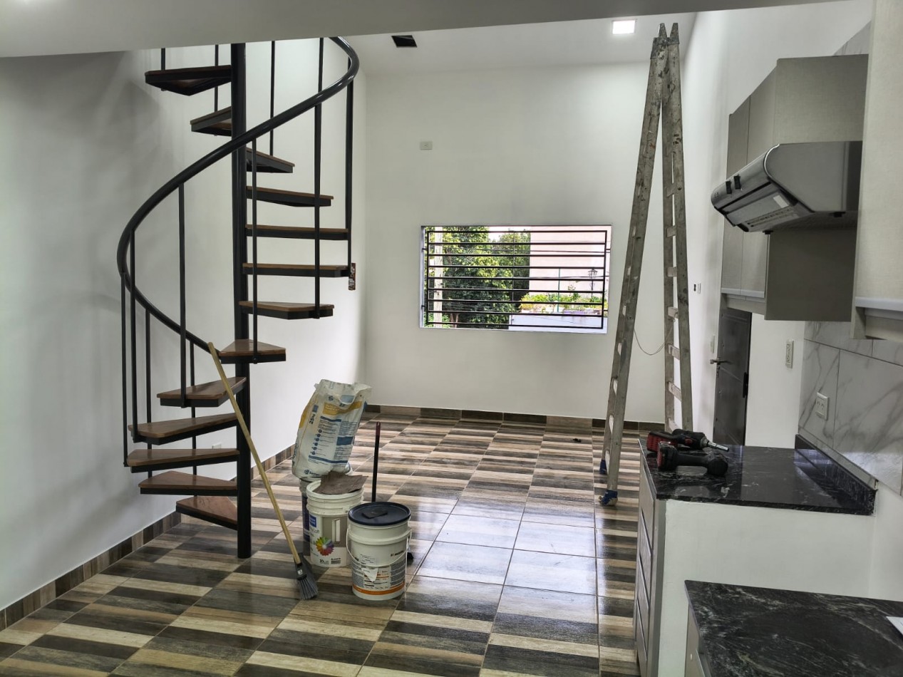 DEPARTAMENTO 2 AMBIENTES AMPLIO REALIZADO EN 2 PLANTAS. ALQUILER. SIN EXPENSAS. AVELLANEDA, VILLA DOMINICO