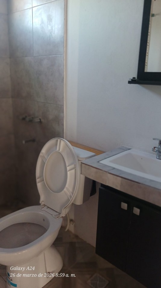 DEPARTAMENTO EN PRIMER PISO POR ESCALERA, TIPO LOFT. ALQUILER. A UNA CUADRA DE LA AVENIDA