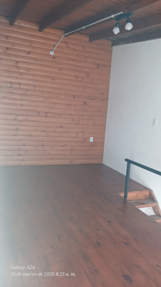 DEPARTAMENTO EN PRIMER PISO POR ESCALERA, TIPO LOFT. ALQUILER. A UNA CUADRA DE LA AVENIDA