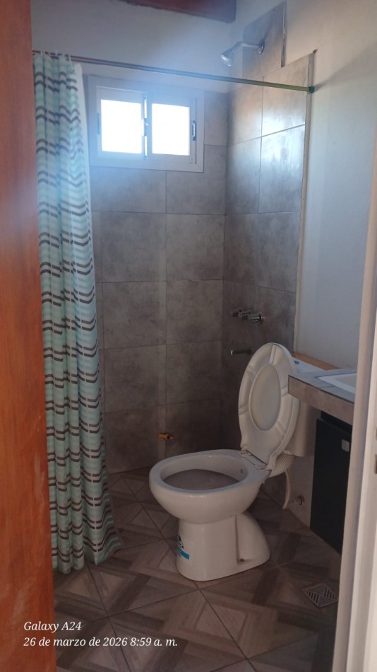 DEPARTAMENTO EN PRIMER PISO POR ESCALERA, TIPO LOFT. ALQUILER. A UNA CUADRA DE LA AVENIDA