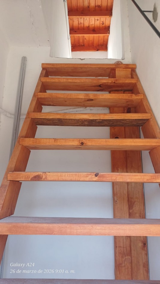 DEPARTAMENTO EN PRIMER PISO POR ESCALERA, TIPO LOFT. ALQUILER. A UNA CUADRA DE LA AVENIDA