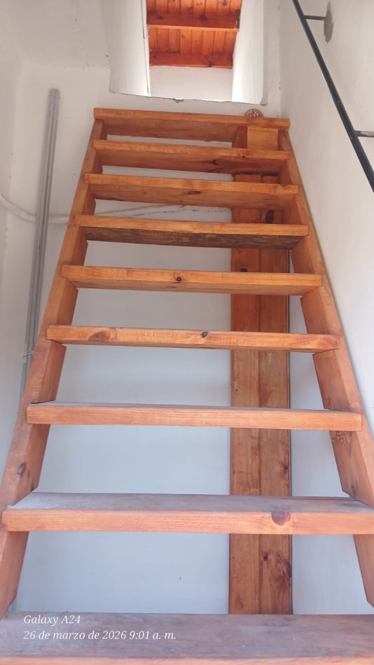 DEPARTAMENTO EN PRIMER PISO POR ESCALERA, TIPO LOFT. ALQUILER. A UNA CUADRA DE LA AVENIDA