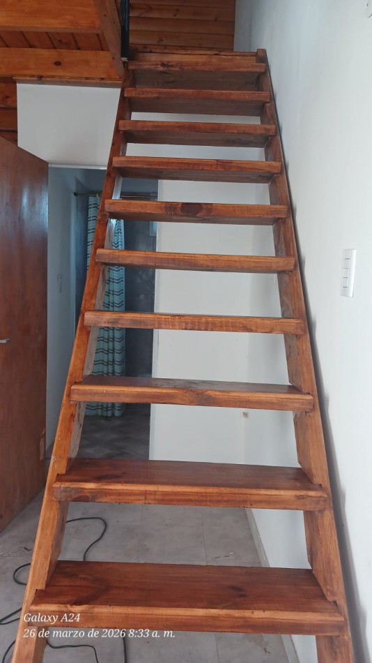 DEPARTAMENTO EN PRIMER PISO POR ESCALERA, TIPO LOFT. ALQUILER. A UNA CUADRA DE LA AVENIDA