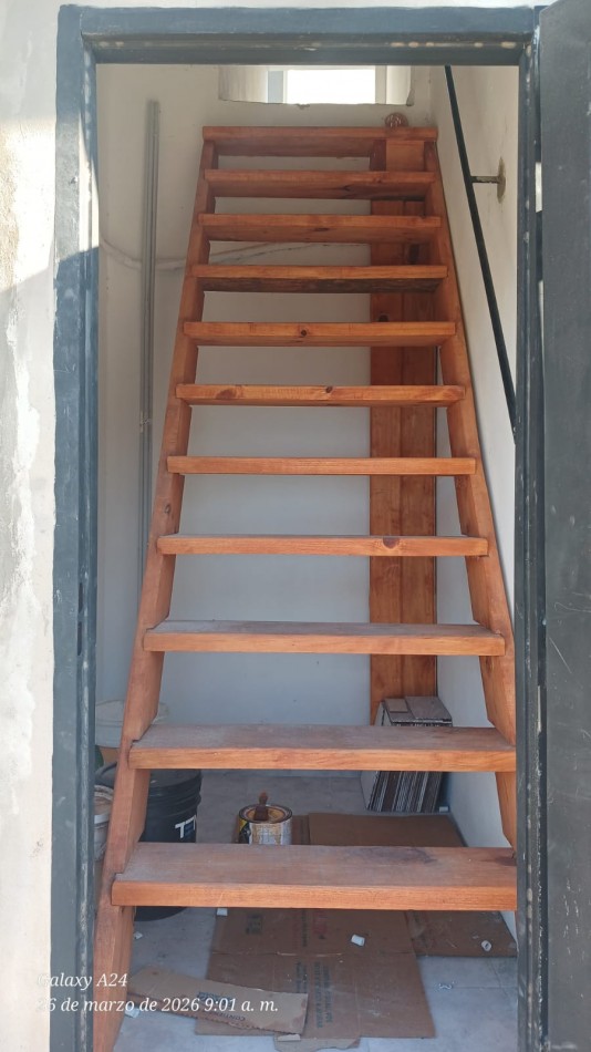 DEPARTAMENTO EN PRIMER PISO POR ESCALERA, TIPO LOFT. ALQUILER. A UNA CUADRA DE LA AVENIDA