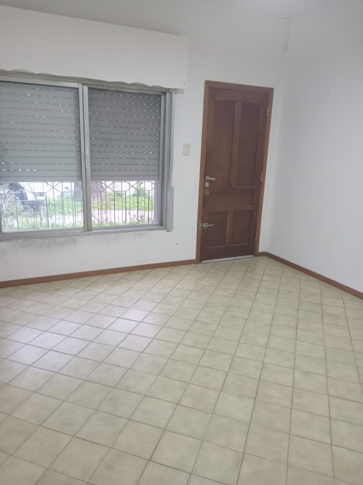 CASA EN BURZACO, ALQUILER, PROFESIONAL Y/O VIVIENDA.