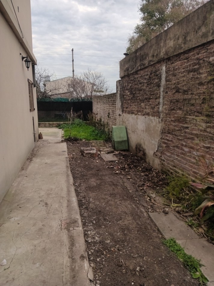 CASA EN BURZACO, ALQUILER, PROFESIONAL Y/O VIVIENDA.
