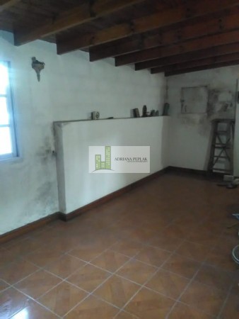 CASA EN VENTA, ADROGUE, EXCELENTE UBICACION