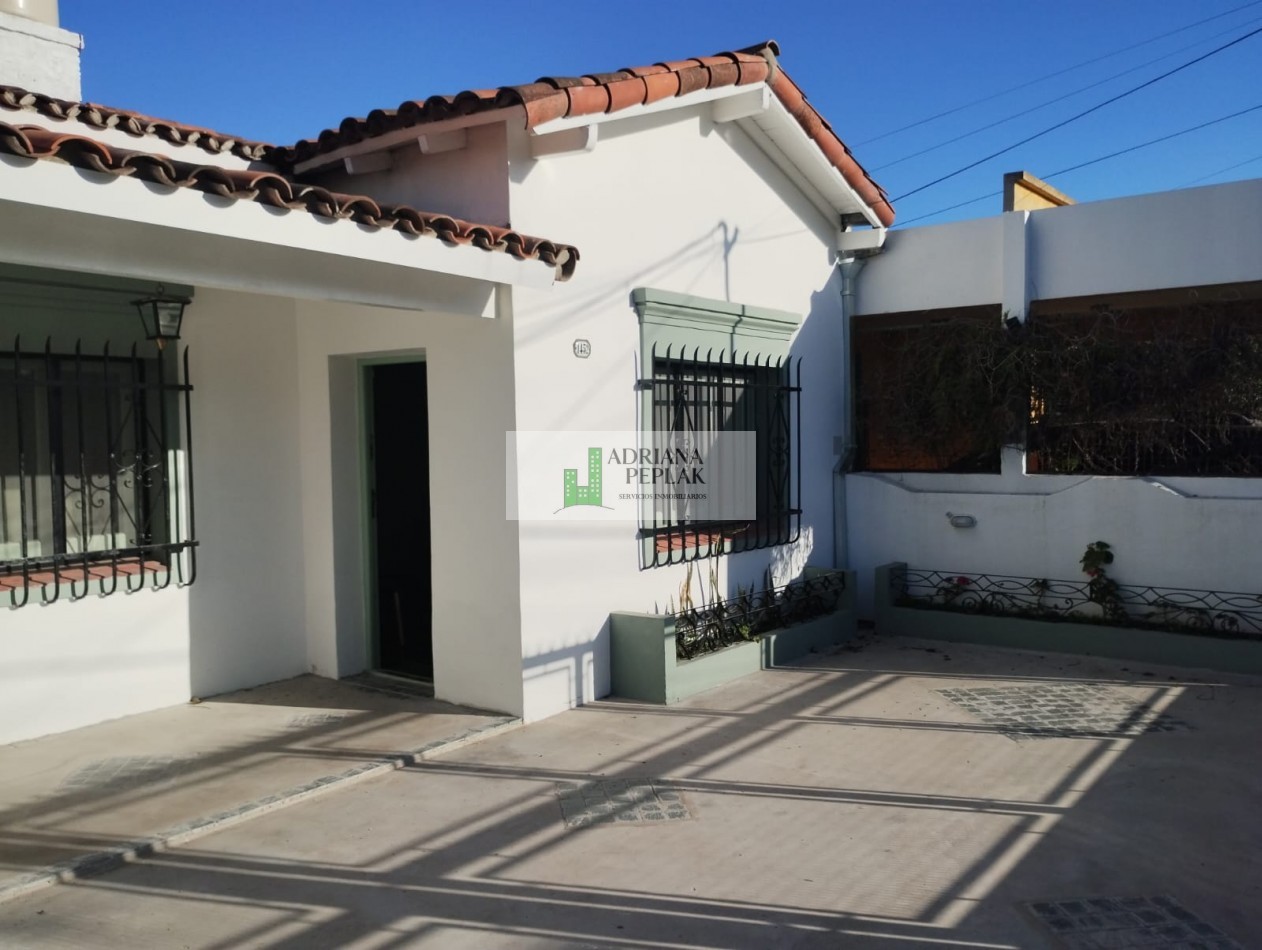 CASA APTA PROFESIONAL Y/O COMERCIAL. ALQUILER. LONGCHAMPS. A 2 CUADRAS DE LA ESTACION